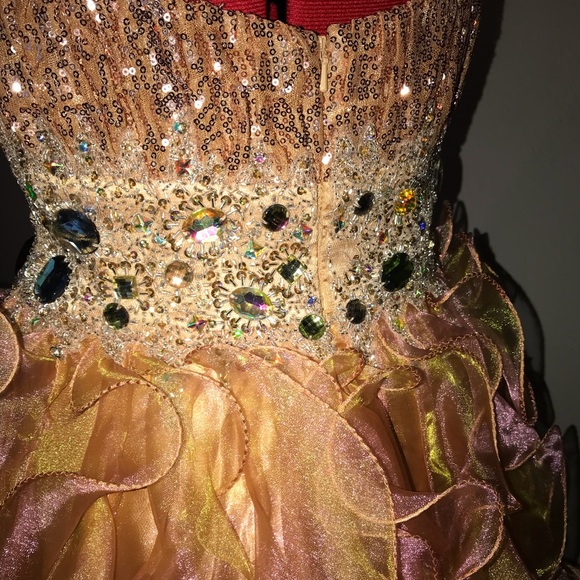 BEAUTIFUL GOLD DRESS - Picture 5 of 5